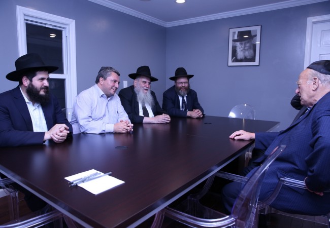 Delegation of Romanian Jewish Leaders Pray at the Ohel