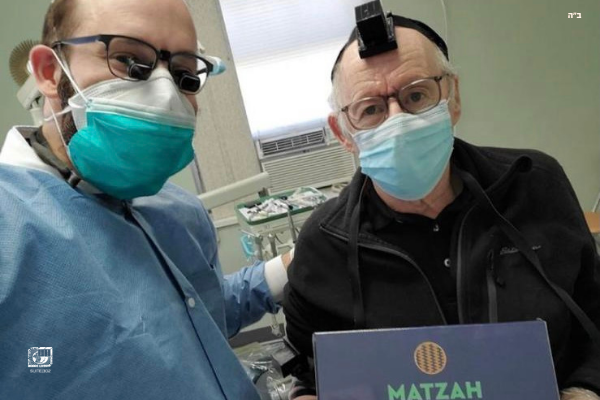 Mitzvah Society Members Distribute Over Ten Thousand Matzahs